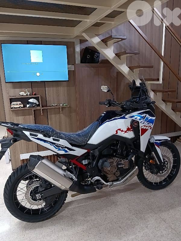 Honda Africa Twin 1100cc 2025 DCT Electric suspension dealer warranty 4