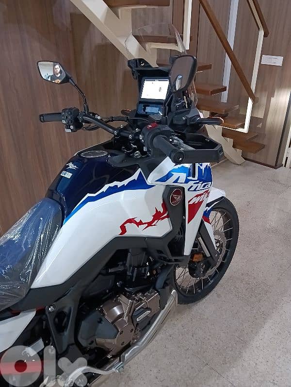 Honda Africa Twin 1100cc 2025 DCT Electric suspension dealer warranty 5