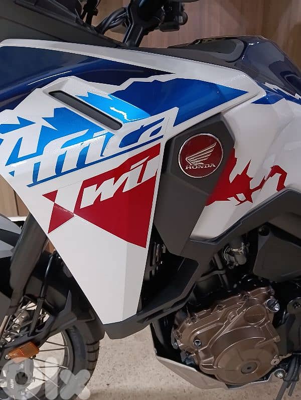 Honda Africa Twin 1100cc 2025 DCT Electric suspension dealer warranty 6