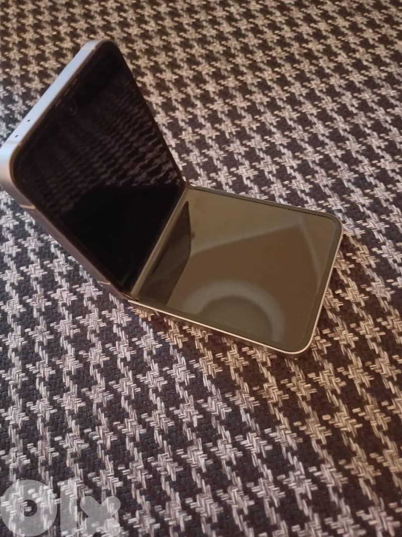 Z flip 6 Samsung phone 0