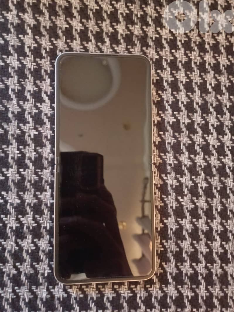 Z flip 6 Samsung phone 1