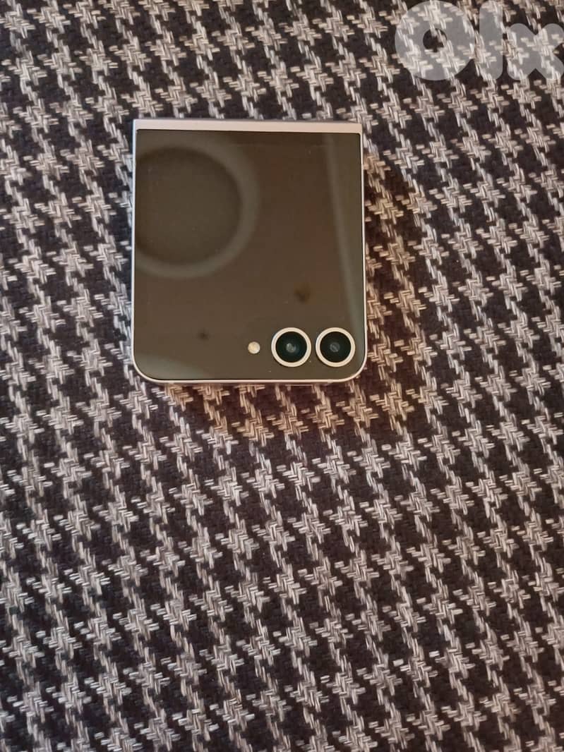 Z flip 6 Samsung phone 2