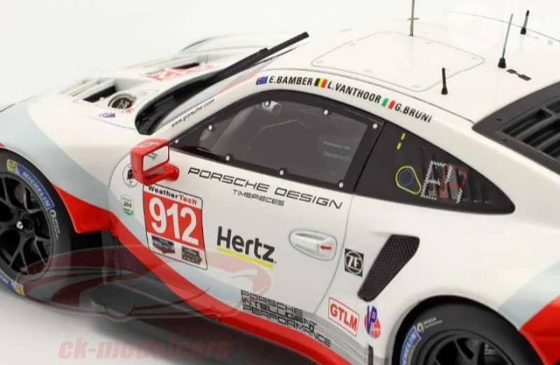 Porsche 911(991) RSR (24h Daytona 2018) diecast car model 1;18 4