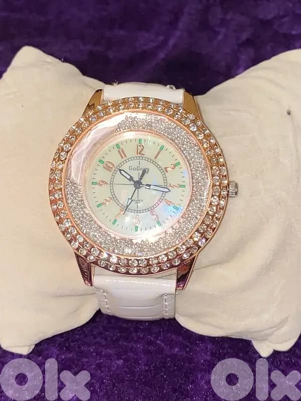 3D Watch with Moving Tiny Pearls – Brand New – USD 30 0