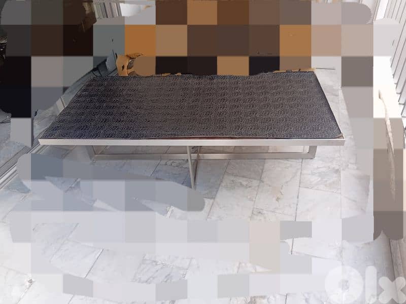 مكتب وطاولتين وكرستين 3