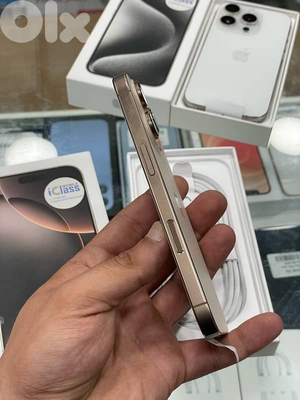 iPhone 16 Pro 256 desert titanium battery 100% 2