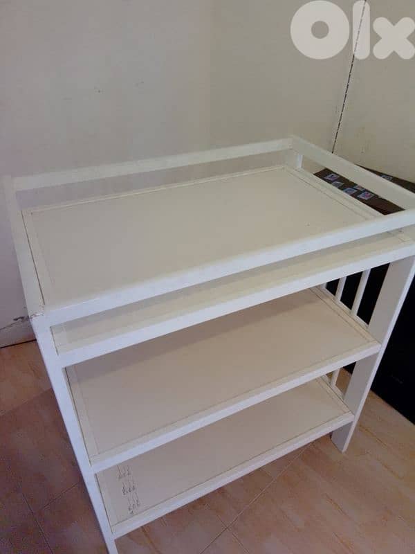 baby changing table 2