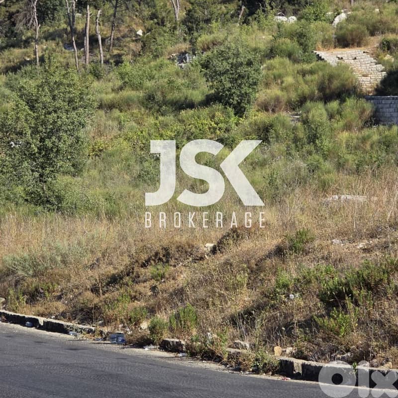 L19020 - 1,007 SQM Land For Sale in Bikfaya 0