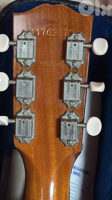 Gibson J-35 Electro Acoustin 3