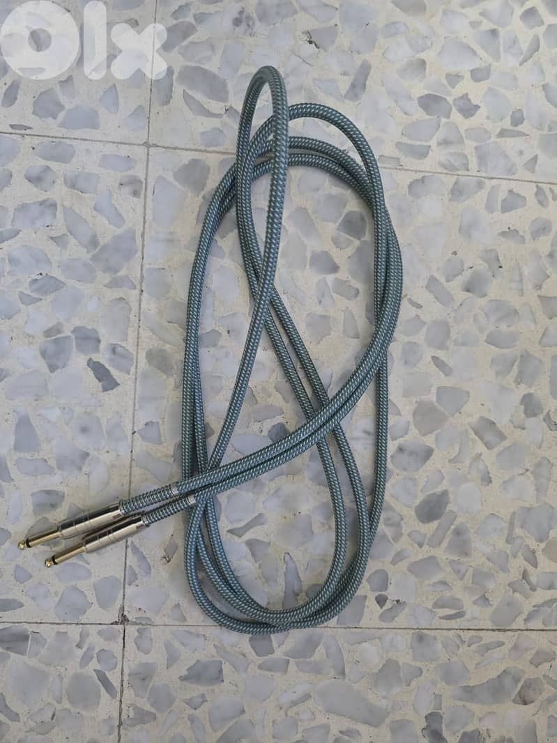 Deviser Electric Guitar, Amplifier, Duffel case & Cable for $ 245 4