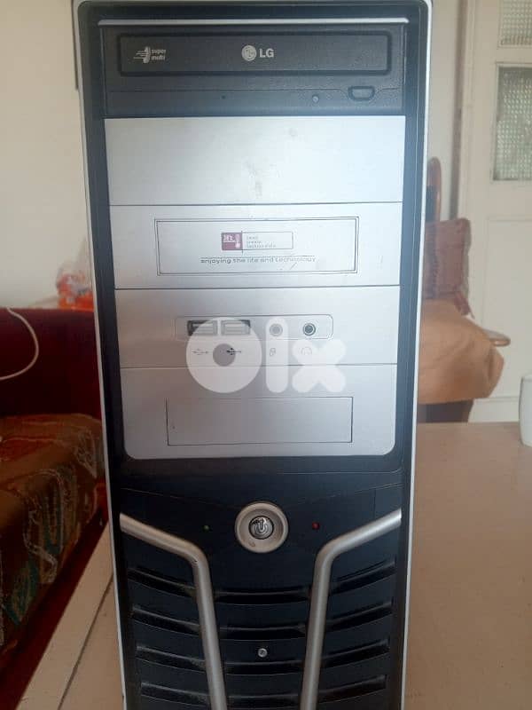 a computer for sell with a. printer and a monitor and keyboard+mouse 0