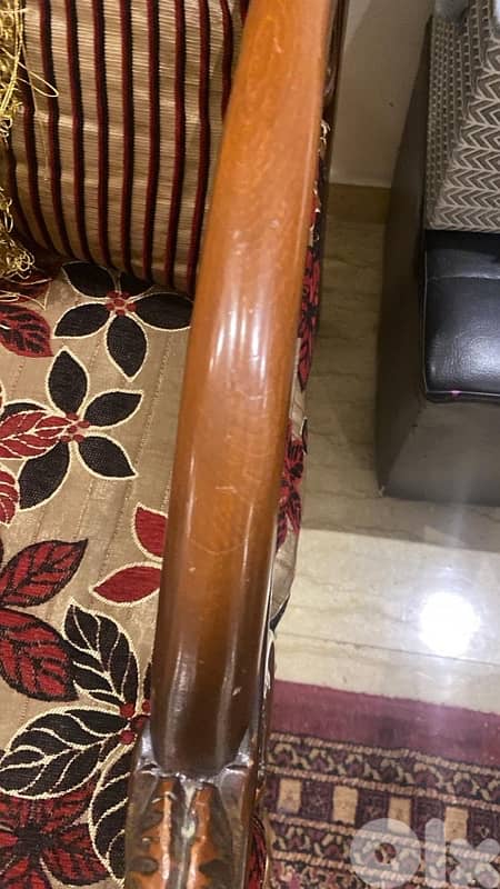 صالون للبيع خشب زين مع الطاولة والبرداية 1