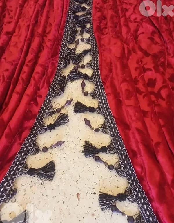 طقم صوفات بحالة جيدة للبيع: ٢ صوفا كبيرة، ٢ صغيرة، وبرداية هدية. 4