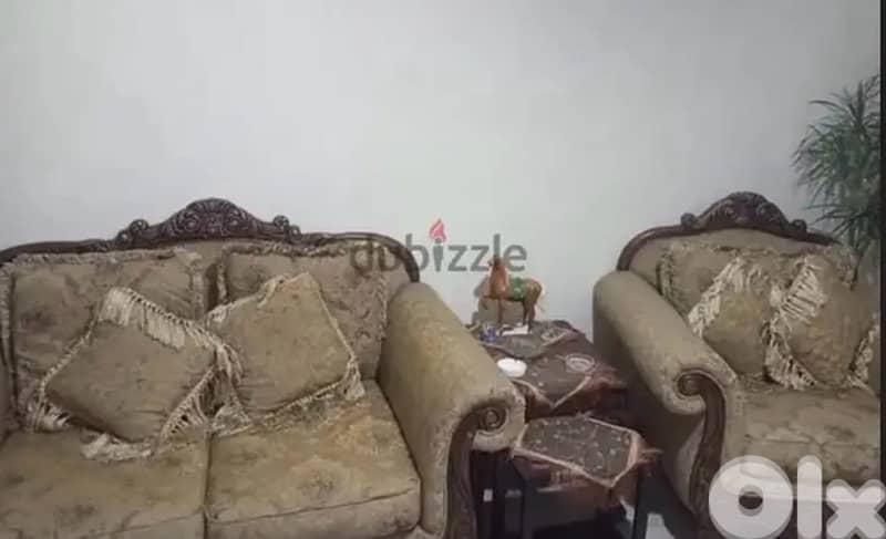 طقم صالون كامل، ممكن اضافة ٣ طاولات، سجادة و برداية، خشب نوع  الزان 2