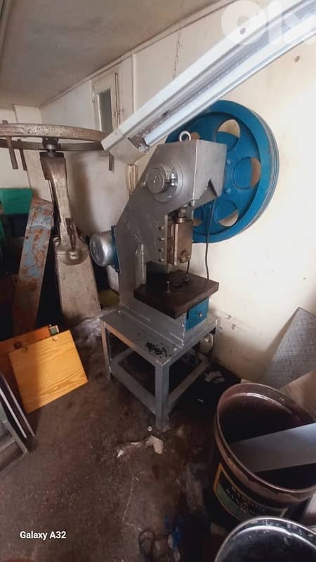 Chubb safe 1 ton made in england and jewelery machines 3