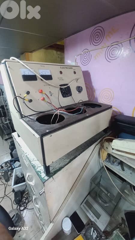 Chubb safe 1 ton made in england and jewelery machines 9