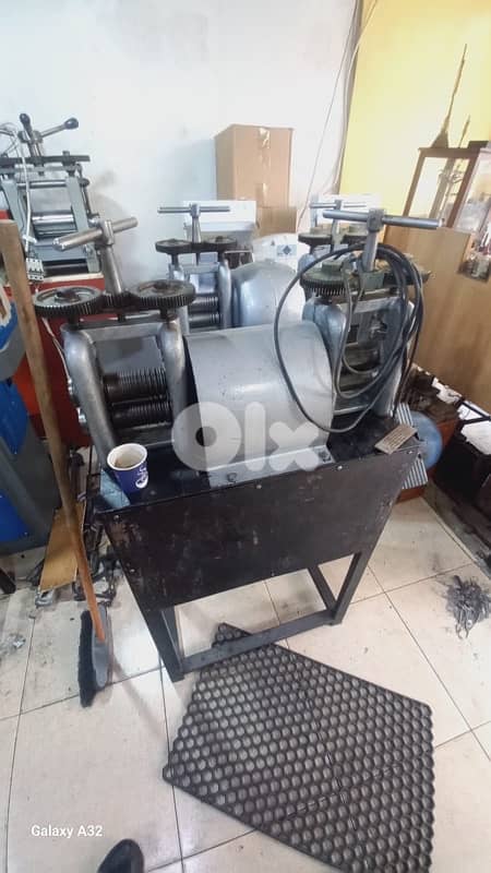 Chubb safe 1 ton made in england and jewelery machines 10
