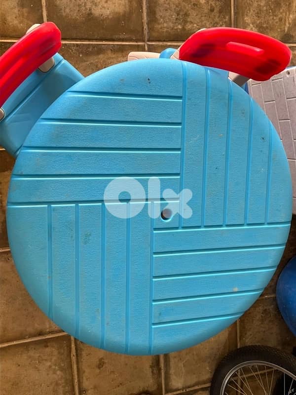 plastic table with 4 chairs 1