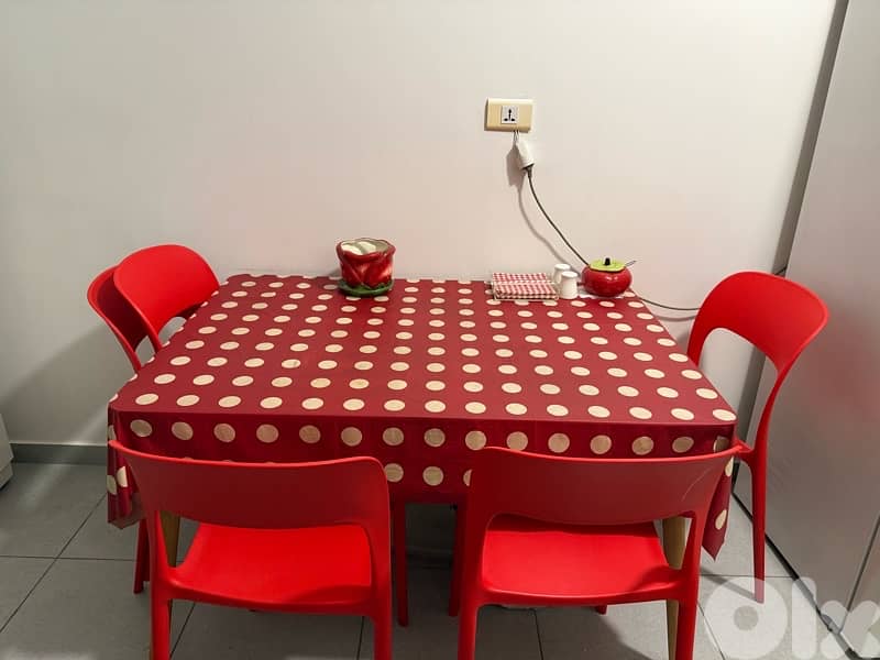 kitchen Table with chairs 0