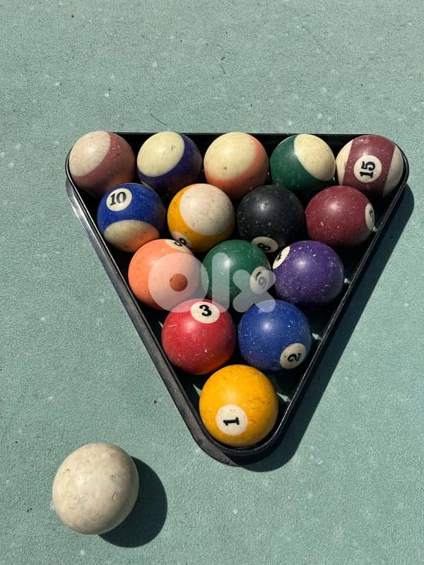 Billiard balls and accessories 0