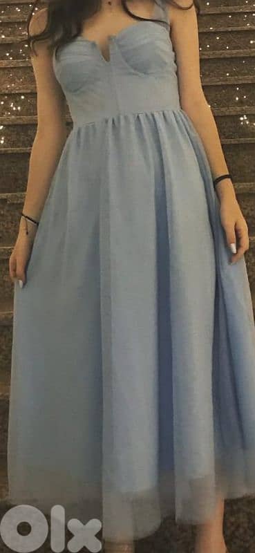 blue dress
