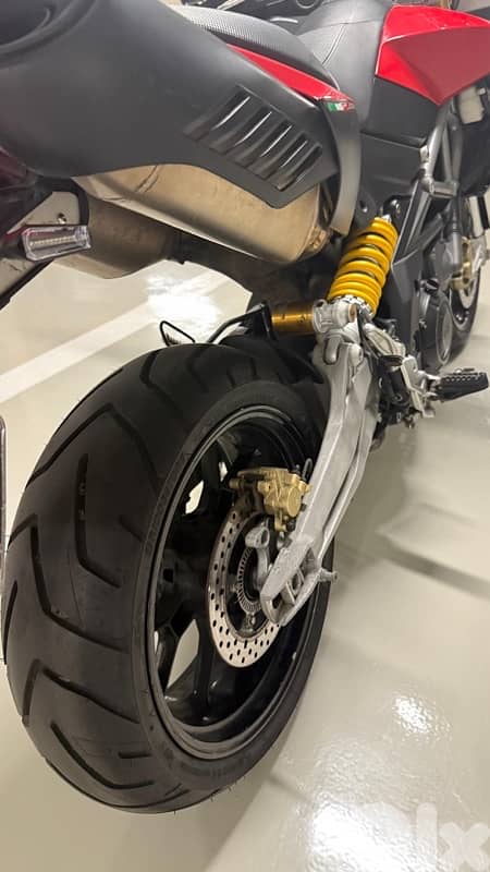 Aprilia dorsoduro 1200cc 6