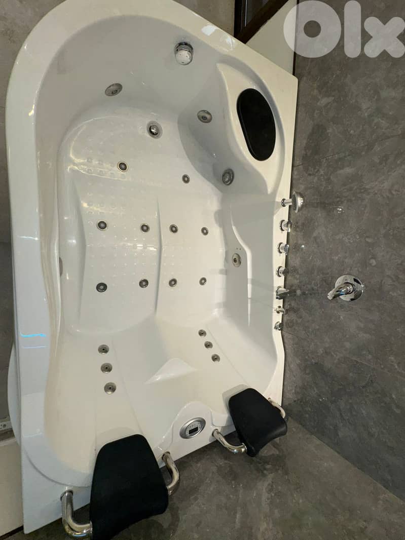 Jacuzzi Bathtub 4