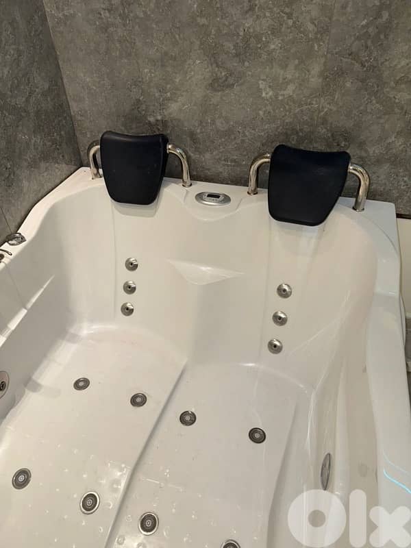 Jacuzzi Bathtub 6