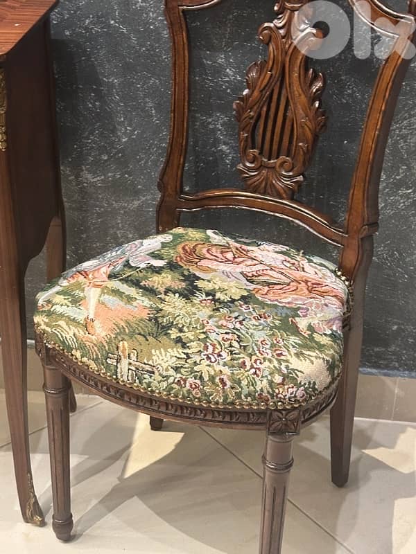 bahu and 2 chairs 3