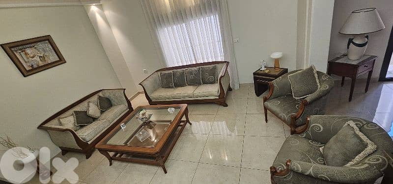 salon furniture, very clean. like new. comfortable and elegant. 0