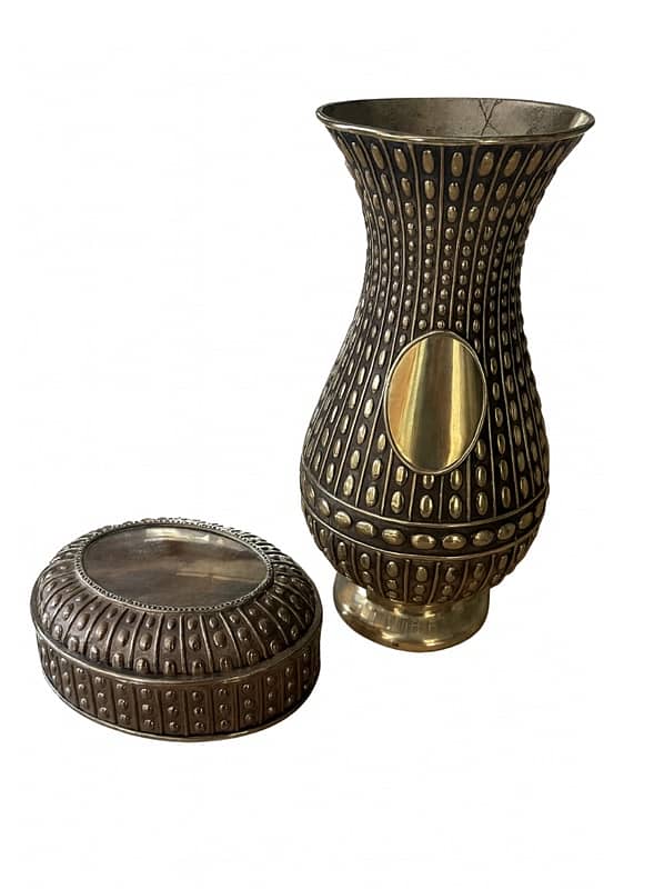 Vase and Jewelry box 0