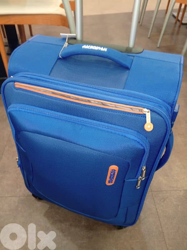 Authentic travel luggage American tourister 0