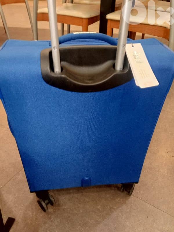 Authentic travel luggage American tourister 3