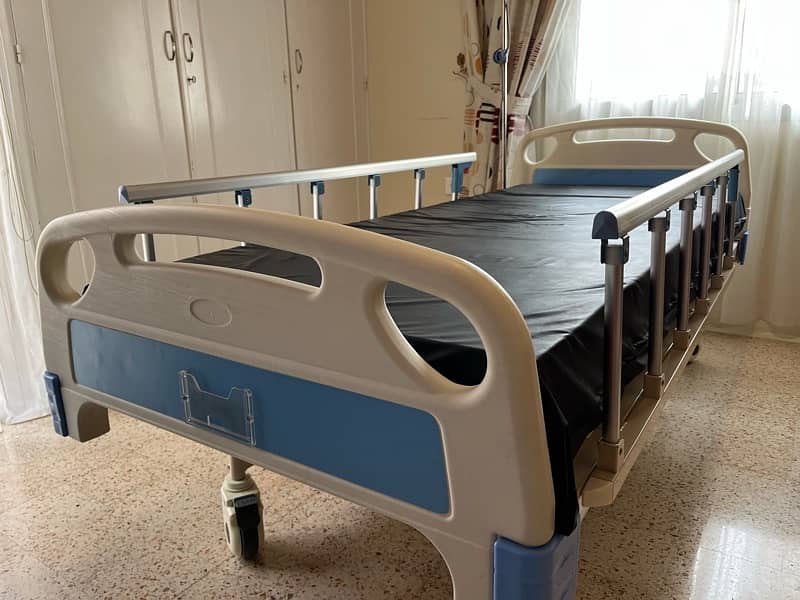 electrical medical bed + matress with  impermeable cover 1