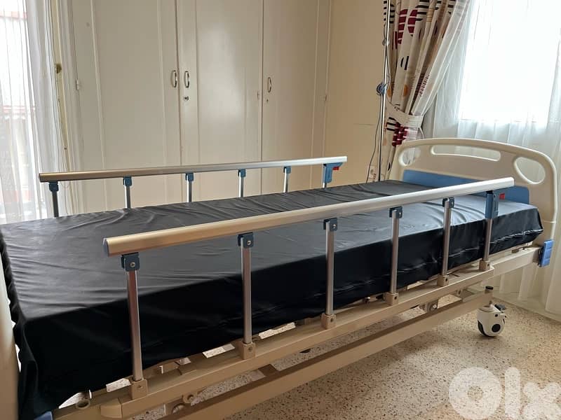 electrical medical bed + matress with  impermeable cover 2