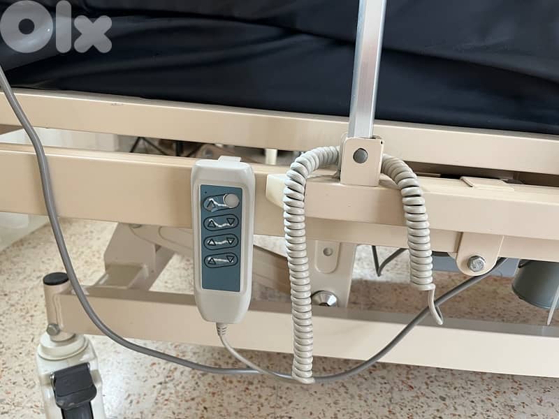 electrical medical bed + matress with  impermeable cover 3