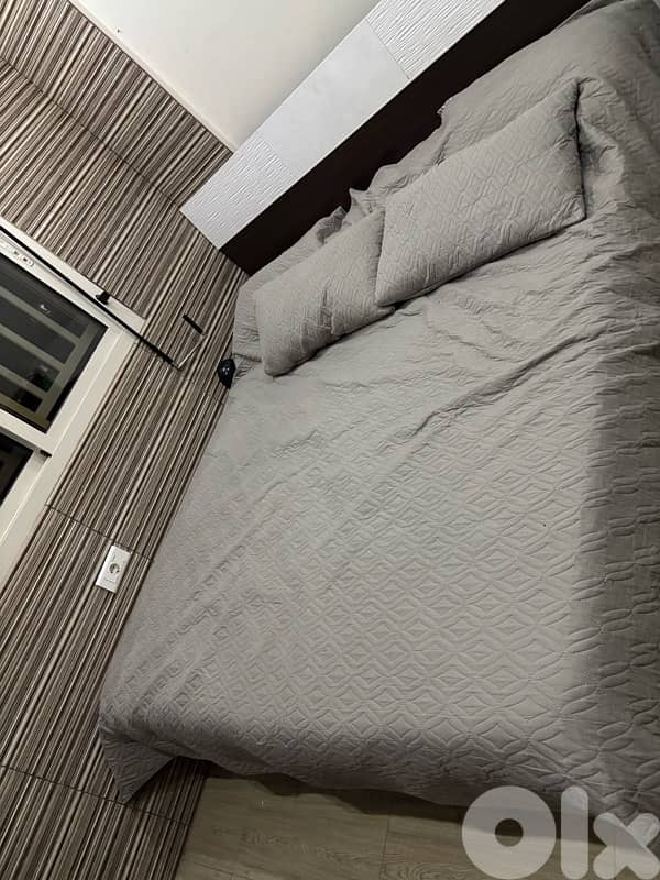 bed and mattress 0