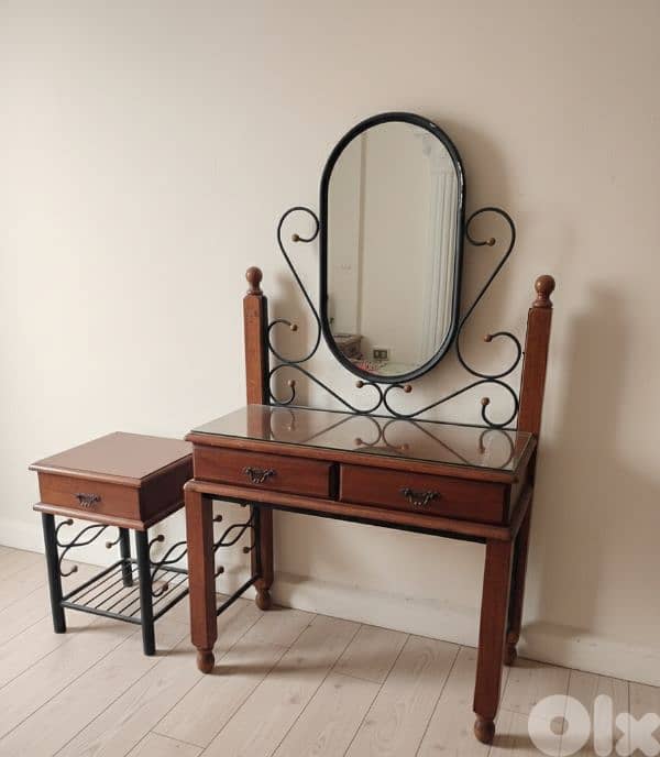 Classic Bedroom Set / ​طقم غرفة نوم كلاسيكي 2