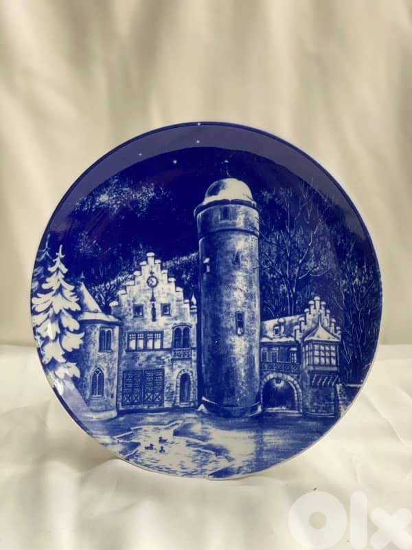 Royal Bavaria – Schloss Mespelbrunn (1977)صحن قديم مزخرف 0