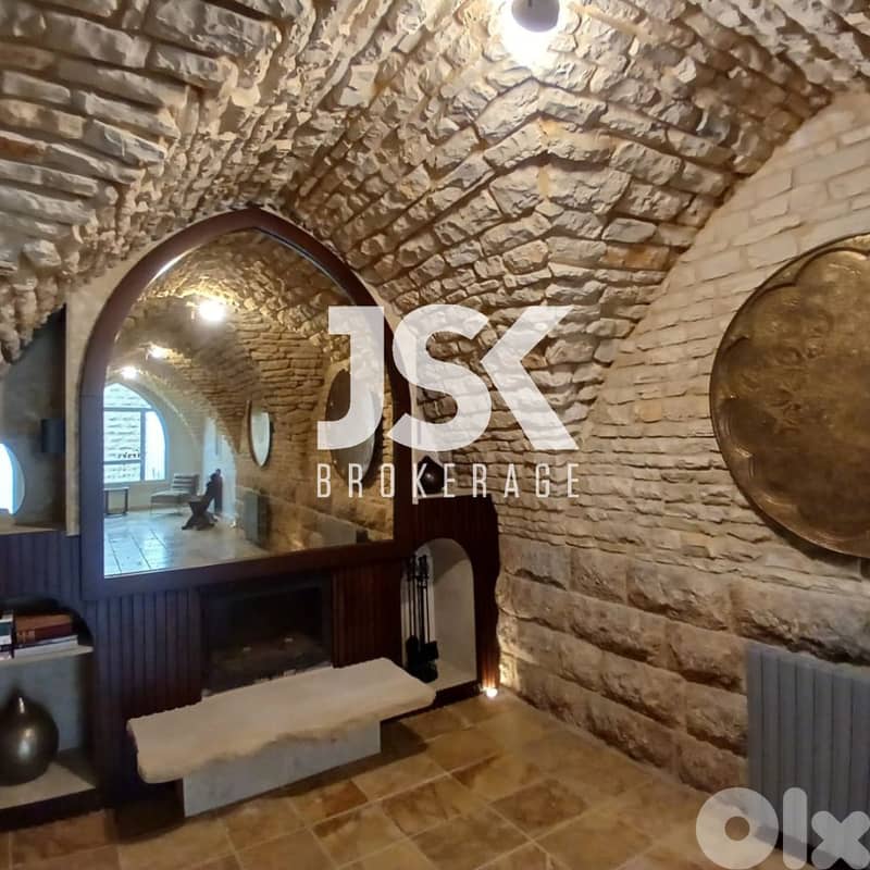 L19085 - Traditional Lebanese Villa With Garden For Sale In Bikfaya 0