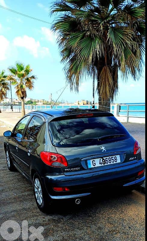 Peugeot 206+ model 2012 very clean ba3da kayen sherke meshye 95000km 0