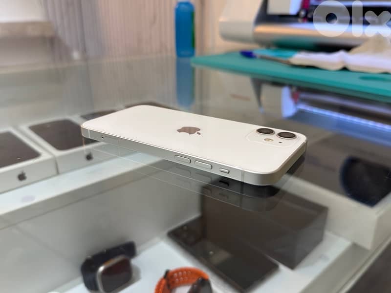 Iphone 12 64Gb Still New 0 Scratch 2