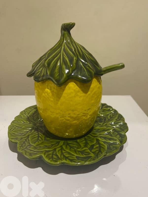 Porcelain decorative containers 1