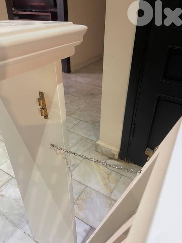 White Wooden Radiator Covers / Console Cabinets. cache chauffage 2