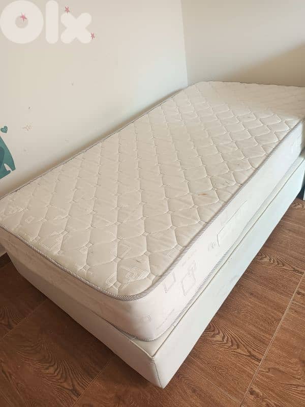 تخت مع فرشة مفرد bed + mattress 0