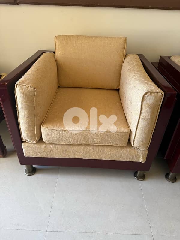 ٦ كنابايات منجدين جديد وقماش جديد مع ٣ طاولات 0