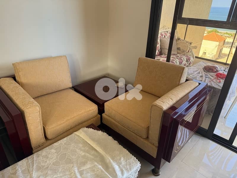 ٦ كنابايات منجدين جديد وقماش جديد مع ٣ طاولات 1