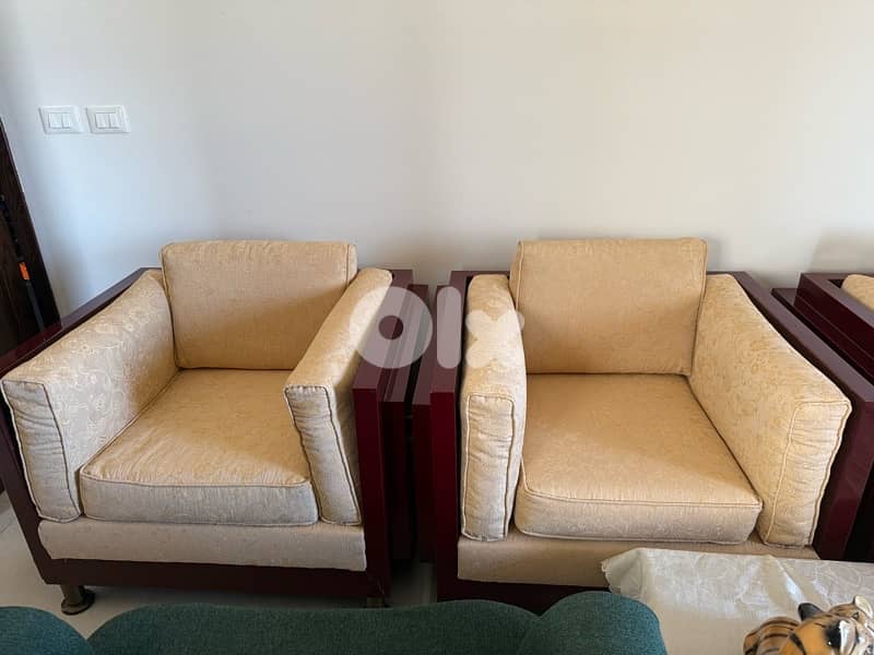 ٦ كنابايات منجدين جديد وقماش جديد مع ٣ طاولات 3