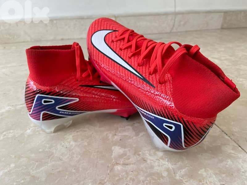 Nike original soccer shoes and very nice quality 3