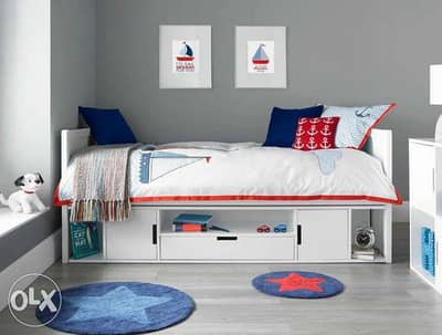 Kid's bed with storage